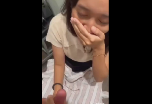 Manyak na magjowa sa fitting room nagkalat